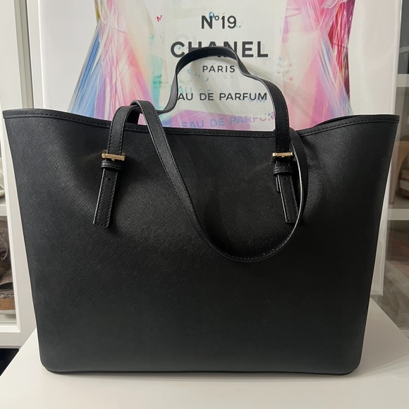 Michael Kors tote - Picture 4 of 15